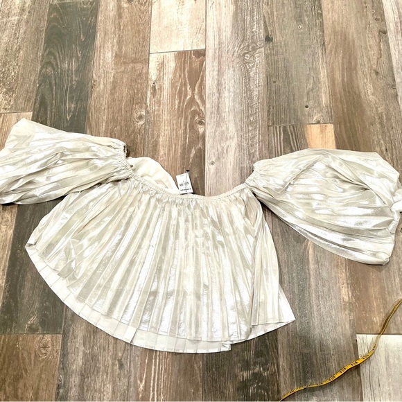 EXPRESS Pleated Off The Shoulder Balloon Sleeve Top SMALL NWT White Metallic - Picture 13 of 13